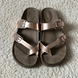 Rose gold metallic sandals ✨